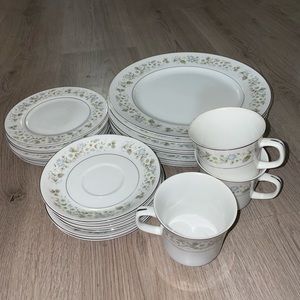 Imperial China by W Dalton 745 Wild Flower China set